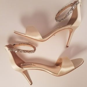Badgley Mischka Open toe pump